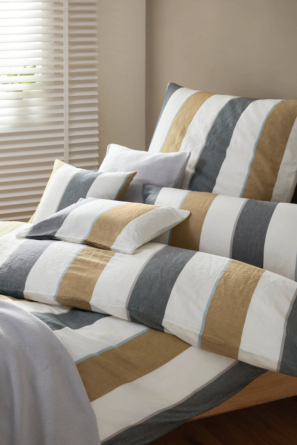 BALDESSARINI Veron strib gul 140x200