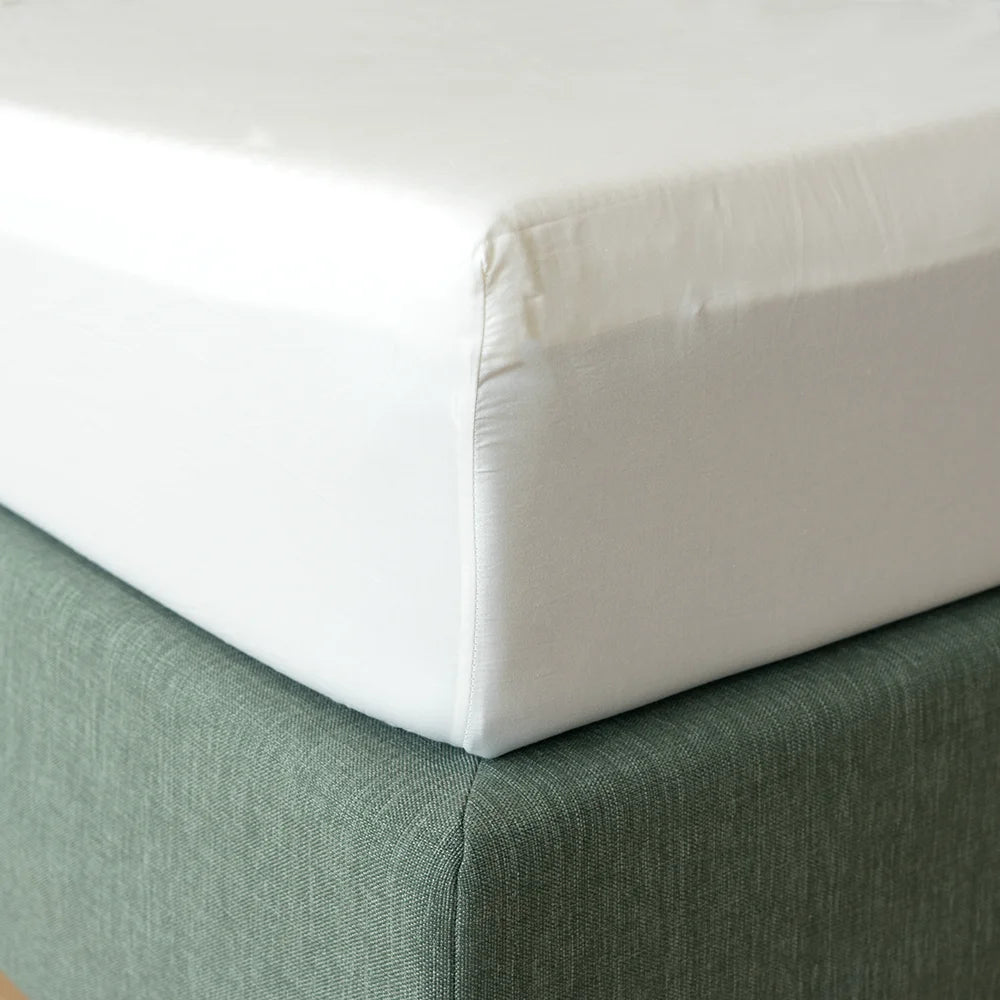 SOPIRE Superior plain satin faconlagen | Hvid | 180 x 200 x 30 cm